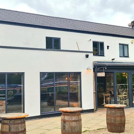 The Waterside Bar, Rooms & Restaurant Swinton  Exteriör bild