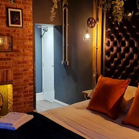 The Waterside Bar, Rooms & Restaurant Swinton  Rum bild