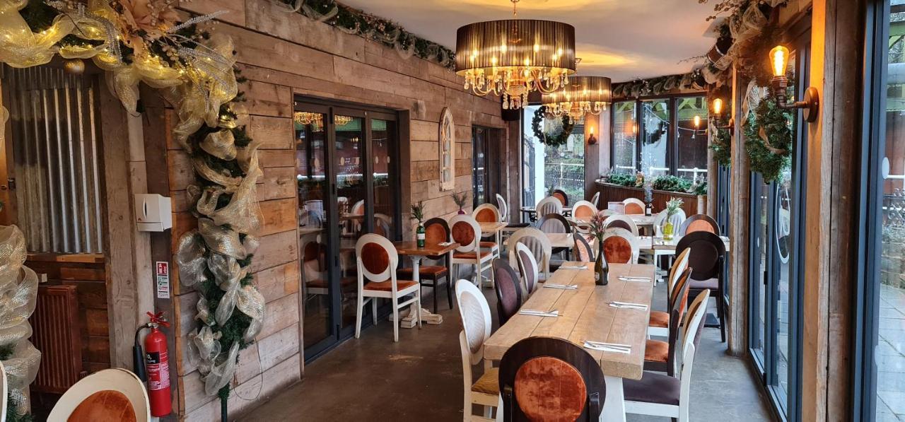 The Waterside Bar, Rooms & Restaurant Swinton  Exteriör bild