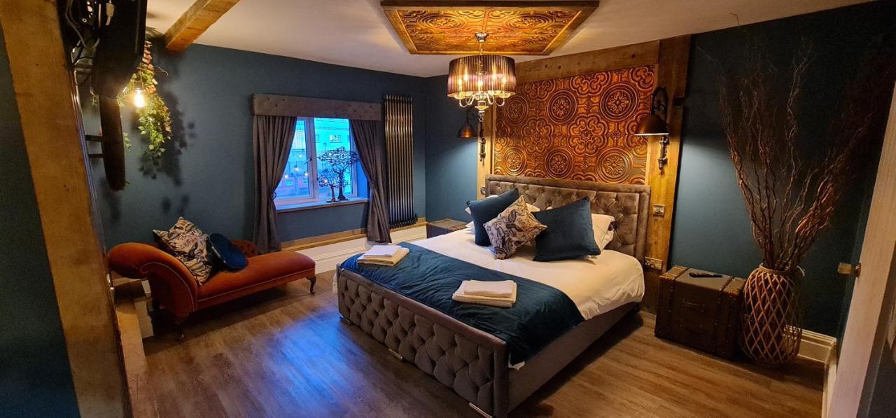 The Waterside Bar, Rooms & Restaurant Swinton  Rum bild