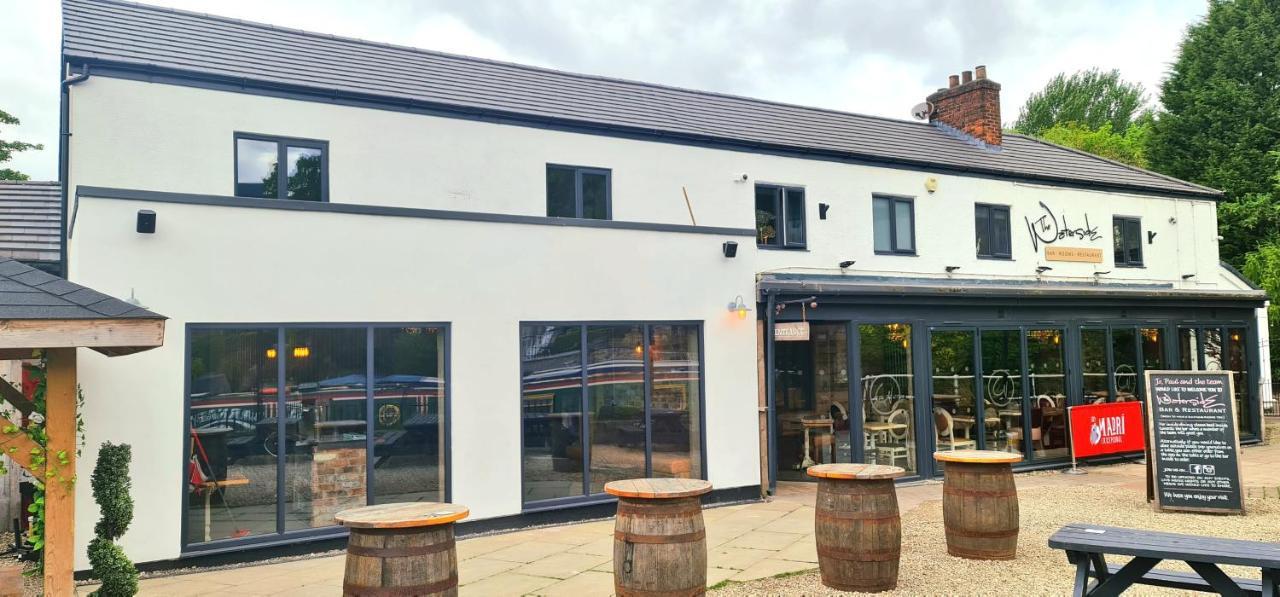 The Waterside Bar, Rooms & Restaurant Swinton  Exteriör bild