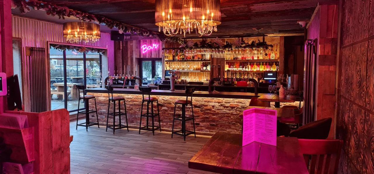 The Waterside Bar, Rooms & Restaurant Swinton  Exteriör bild